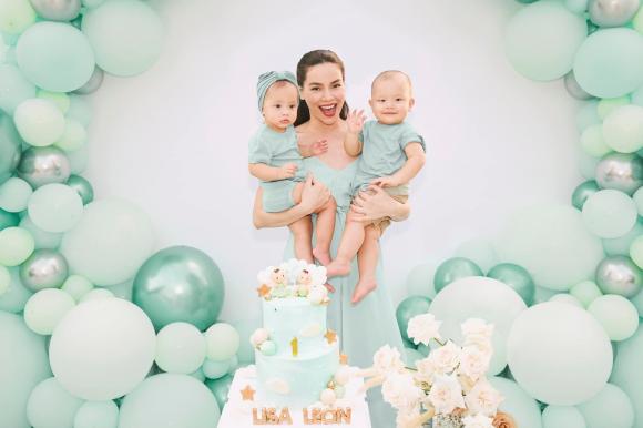 Hà Hồ khoe bộ ảnh mừng sinh nhật 1 tuổi Lisa và Leon, cả gia đình diện tông xuyệt tông cực xinh