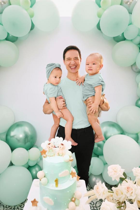 Hà Hồ khoe bộ ảnh mừng sinh nhật 1 tuổi Lisa và Leon, cả gia đình diện tông xuyệt tông cực xinh