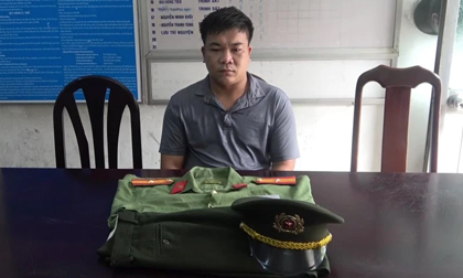 Nam thanh niên mua bộ đồ công an để đi lừa tình các cô gái trẻ