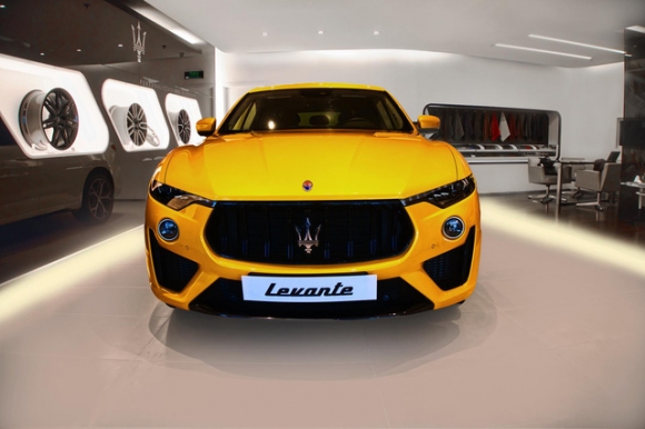 Hàng siêu hiếm Maserati Levante Trofeo Launch Edition về đại lý với màu sơn đắt ngang Kia K3, giá gần 15,5 tỷ đồng - Ảnh 1.