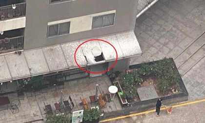 Nam thanh niên rơi từ tầng 12 chung cư Linh Đàm xuống thủng mái che chung cư tử vong