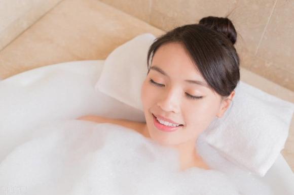Sau 9 giờ tối đừng dại làm 8 việc khiến nội tạng tổn thương, già nhanh trông thấy