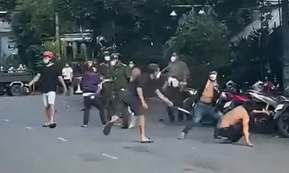 TP.HCM: Hai nhóm người “hỗn chiến” như phim giữa đường phố ngay trước mặt công an