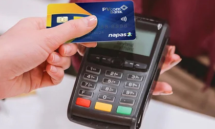 Từ năm 2022, người dân có thể mở thẻ ATM online mà không cần tới ngân hàng