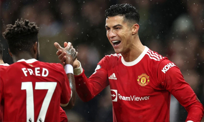 Kiếm penalty bằng cú ngã 'tinh tế', Ronaldo giúp Man United đánh bại đối thủ khó nhằn