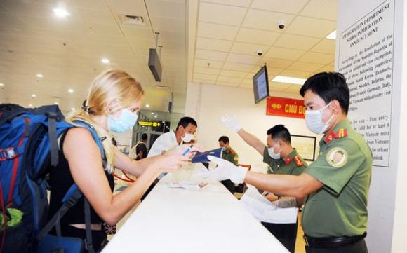 Bộ Y tế đề xuất cách ly 3 ngày với người nhập cảnh nếu có đủ 2 điều kiện sau - Ảnh 1.