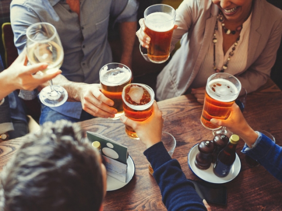 Dấu hiệu ung thư thường xuất hiện khi người trẻ uống rượu: Đọc ngay còn phát hiện sớm