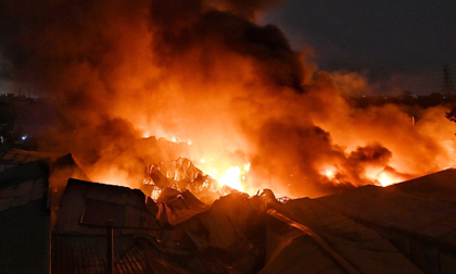 Thông tin bất ngờ vụ cháy chợ vải Ninh Hiệp, cột khói lửa bốc cao hàng chục mét