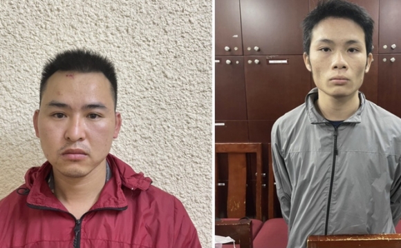 2 kẻ cướp xông vào phòng vợ chồng ở Hà Nội nổ súng ép đưa 100 tỷ, còn dọa giết cả nhà - Ảnh 1.