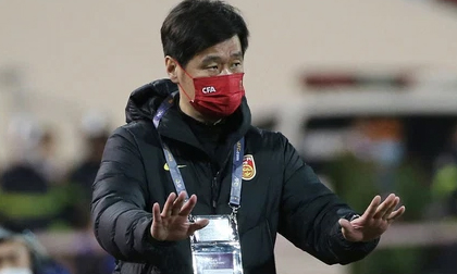 Sau lời xin lỗi, HLV Trung Quốc buồn bã nói: “Rất khó chấp nhận vì thua Việt Nam”
