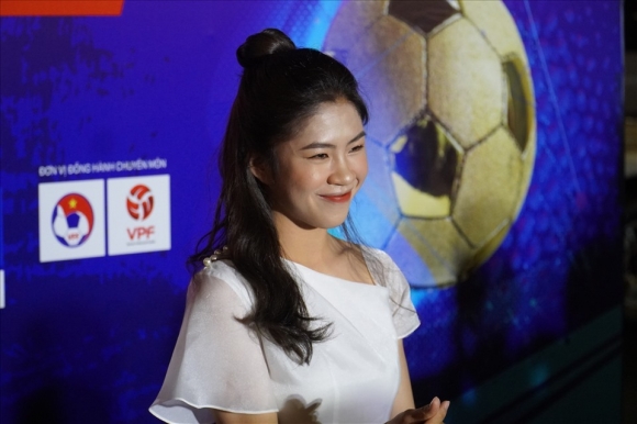 Quả bóng vàng 2021: Tuyển nữ diện suit, đầm rực rỡ, Thanh Nhã chiếm spotlight, Huỳnh Như đoạt giải cao nhất  - Ảnh 2.