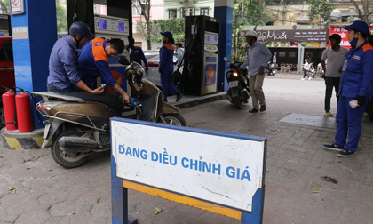 Giá xăng tiếp tục tăng mạnh, lên cao nhất trong lịch sử