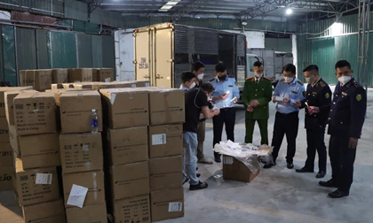 Hà Nội: Phát hiện lô kit test Covid-19, thuốc tân dược và mỹ phẩm trên 10 tỷ đồng không nguồn gốc xuất xứ
