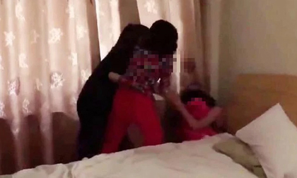 Đánh ghen ở phố núi: Bắt cởi hết đồ lên giường nằm để quay video, ép nhận món nợ khủng