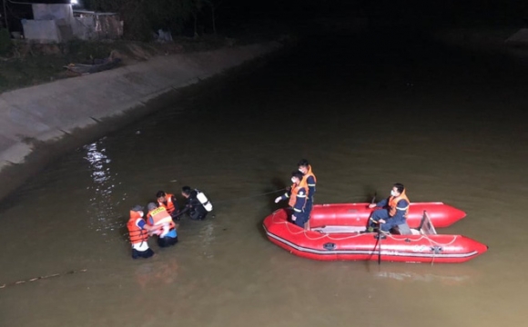 NÓNG: 5 nữ sinh 12 tuổi cùng mất tích trên sông, công an đã tìm thấy 2 thi thể - Ảnh 4.
