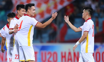 Tiền đạo U23 Việt Nam tung cú volley tuyệt đẹp, thầy Park vẫn lo lắng dù thắng trận