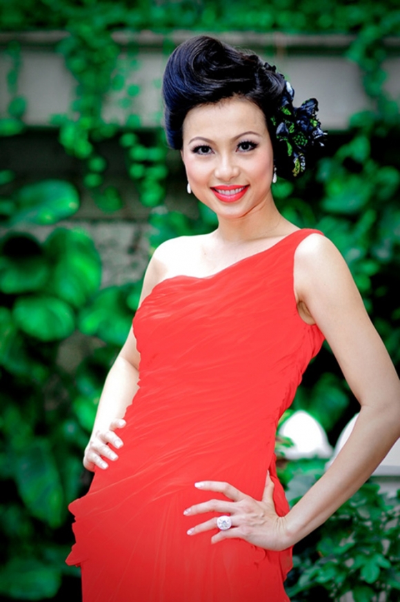 “Hoa hậu giàu nhất Việt Nam” Ngô Mỹ Uyên và cuộc sống không hôn thú với chồng Tây - Ảnh 1.