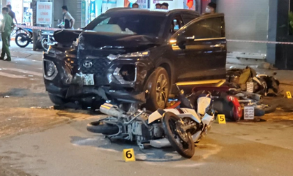 TP.HCM: Công an đang lấy lời khai tài xế lái ô tô tông 10 xe máy, 4 người bị thương ngay chợ Thủ Đức
