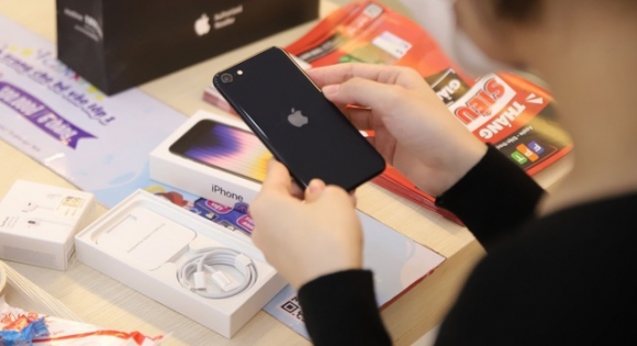 Mẫu iPhone giá rẻ nhất của Apple chính thức lên kệ tại Việt Nam