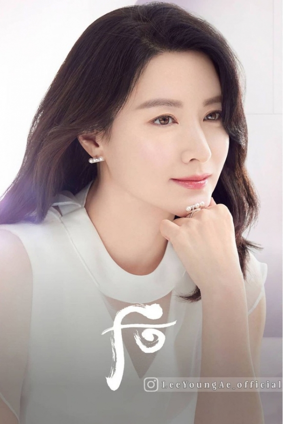 'Quốc bảo nhan sắc' Lee Young Ae: Mỹ nhân tài sắc U60 vẫn đẹp xuất thần, hôn nhân hạnh phúc với đại gia hơn 20 tuổi