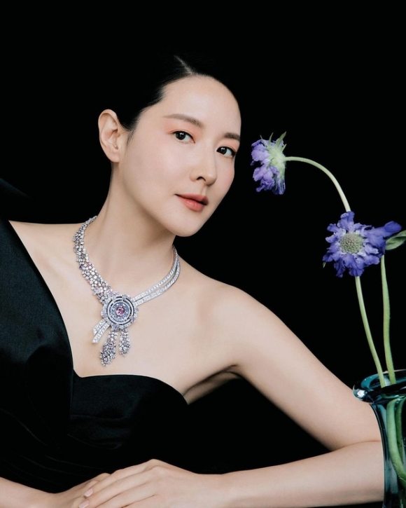 'Quốc bảo nhan sắc' Lee Young Ae: Mỹ nhân tài sắc U60 vẫn đẹp xuất thần, hôn nhân hạnh phúc với đại gia hơn 20 tuổi