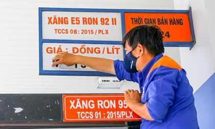 Giá xăng tăng lần thứ 4 liên tiếp, vượt ngưỡng 30.000 đồng/lít