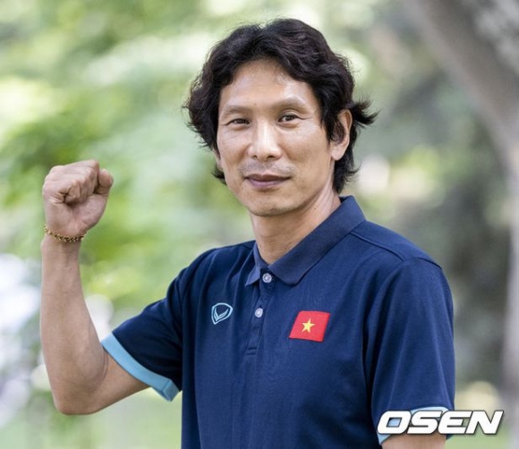 Trả lời báo Hàn, HLV Gong Oh-kyun hé lộ lý do đặc biệt để thay HLV Park dẫn U23 Việt Nam - Ảnh 1.