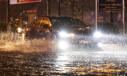 Diễn biến mới đợt mưa lớn tại Bắc Bộ: Hà Nội nguy cơ tiếp diễn tình trạng ngập sâu nếu mưa kéo dài