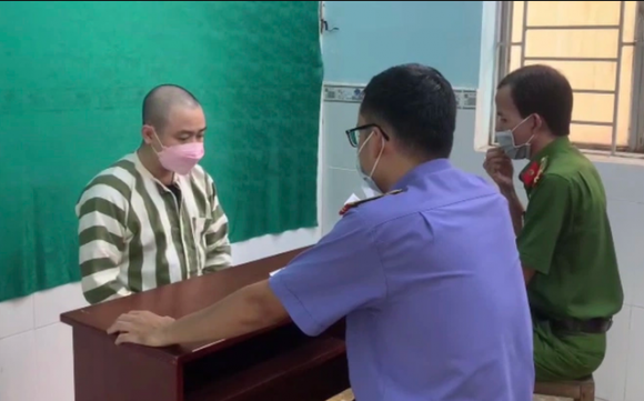 Bị khởi tố vì tàng trữ và tổ chức sử dụng ma túy, diễn viên Hữu Tín đối mặt mức án nào? - Ảnh 1.