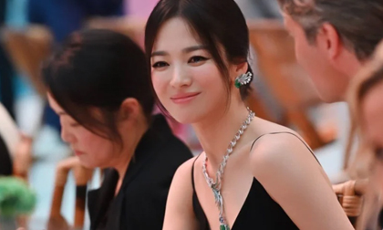 Song Hye Kyo lại khiến fans trầm trồ vì nhan sắc tuổi 41, chị em đua nhau xin bí quyết