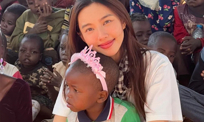 Hoa hậu Thùy Tiên gây choáng khi tiết lộ tự bỏ tiền túi nửa tỷ đồng để làm từ thiện ở châu Phi