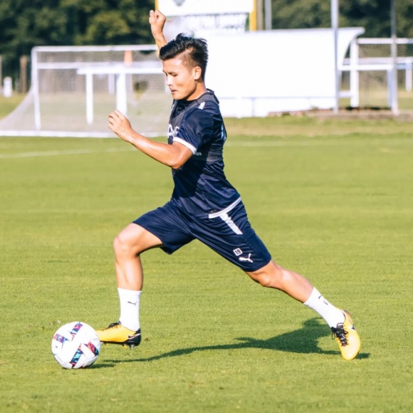 Lập cú đúp trong trận đấu của Pau FC, Quang Hải sáng cửa ra sân tại Ligue 2 - Ảnh 1.