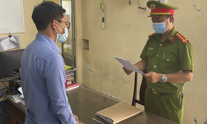 Nhân viên ngân hàng đang trong thời gian thử việc đã “bày kế” chiếm đoạt tiền của khách hàng