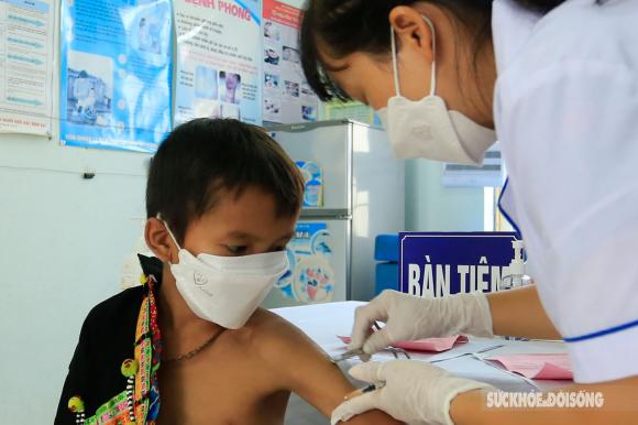 Tháng 9/2022, có thêm vaccine COVID-19 Moderna để các tỉnh tiêm mũi 2 cho trẻ 6 - dưới 12 tuổi - Ảnh 1.
