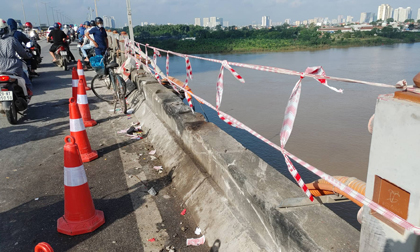 Danh tính tài xế xe tải húc đổ lan can cầu Thanh Trì, lao xuống sông Hồng