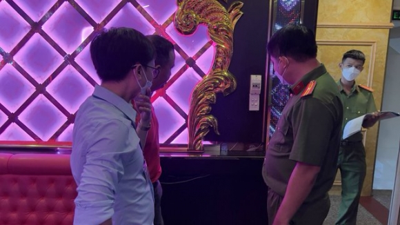 TP.HCM: Hàng chục quán karaoke, massage,… ở Gò Vấp bị đình chỉ hoạt động vì vi phạm PCCC  - Ảnh 1.