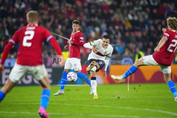 Ronaldo và đồng đội thắng đậm, quyết đấu Tây Ban Nha tranh vé chung kết - Ảnh 7.