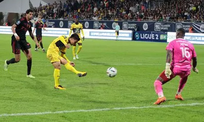 Vào sân từ ghế dự bị, Quang Hải ghi bàn lịch sử giải cứu Pau FC thoát trận thua