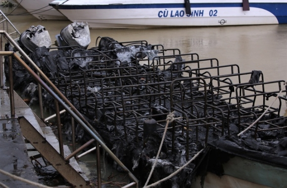 Nguyên nhân ban đầu vụ 8 ca nô, tàu du lịch bốc cháy ở bến Cửa Đại - Ảnh 10.