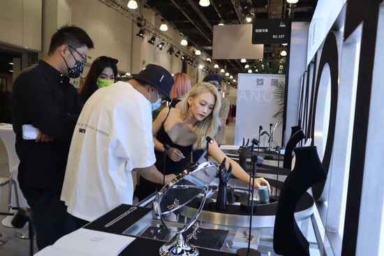 Ái nữ xinh đẹp với tham vọng xây dựng để chế riêng: “Doanh nhân giỏi phải biết tận dụng tối đa các mối quan hệ