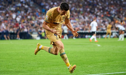 Lewandowski ghi bàn phút 90+3, Barca thắng nhọc để vượt Real