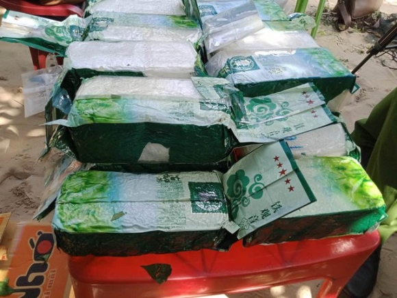 Phát hiện 20 kg nghi ma túy trôi dạt trên biển Quảng Nam - Ảnh 1.