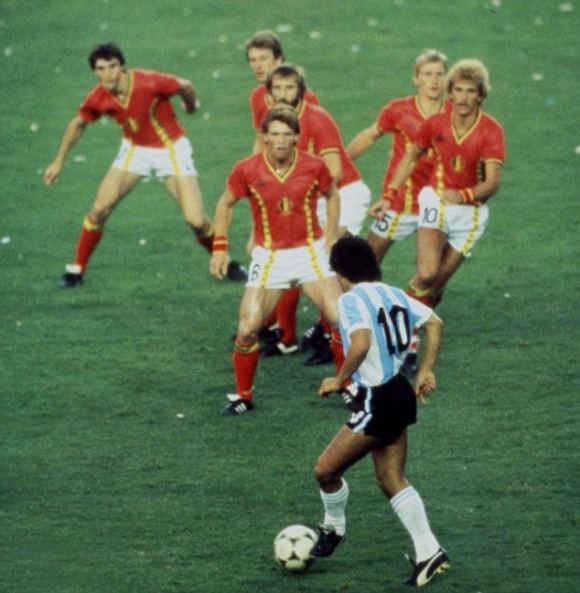 Với 7 Quả bóng Vàng, Messi liệu đã vượt mặt Maradona ở đấu trường World Cup? - Ảnh 5.