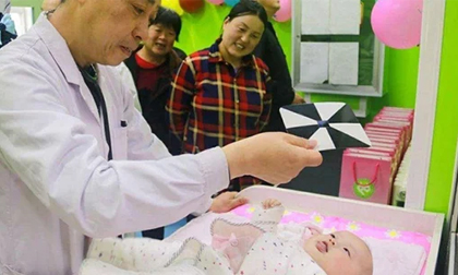 Trước khi trẻ 1 tuổi có 5 lần kiểm tra sức khỏe cha mẹ tuyệt đối không nên bỏ qua