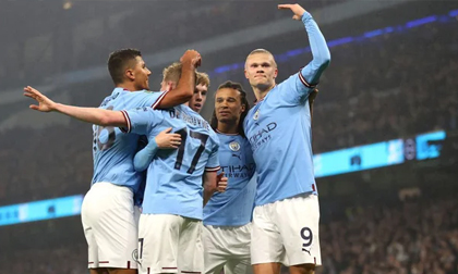 Man City biến Liverpool thành cựu vương sau màn rượt đuổi tỷ số hấp dẫn