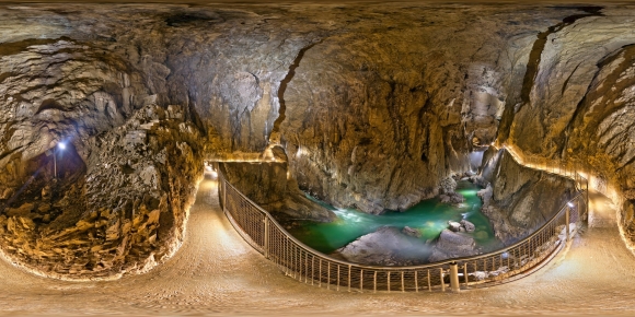 Tạp chí du lịch nổi tiếng thế giới nêu top 10 hang động gây kinh ngạc nhất, Việt Nam góp mặt với cái tên đáng để đi một lần trong đời - Ảnh 3.