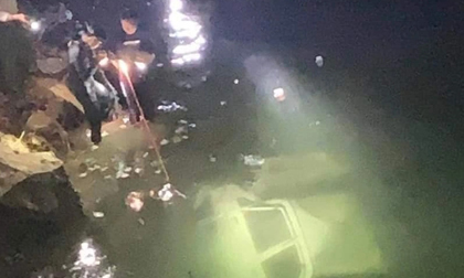 Tìm thấy thi thể người đàn ông cùng xe ô tô mất tích dưới sông Đà