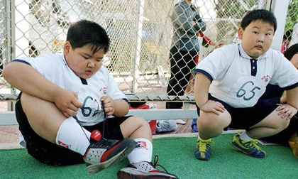 Cậu bé 9 tuổi ăn mãi không cao, bác sĩ chỉ ra nguyên nhân: Dùng thứ này chẳng trách hệ tiêu hóa bị hỏng