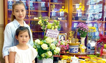 Con gái Mai Phương đến chùa cúng giỗ năm 3 cho mẹ, ai nấy đều xót xa