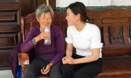 Nhận nuôi đứa trẻ bị bỏ rơi, 25 năm sau người phụ nữ lượm rác được báo hiếu bằng một căn nhà và cuộc sống sung túc